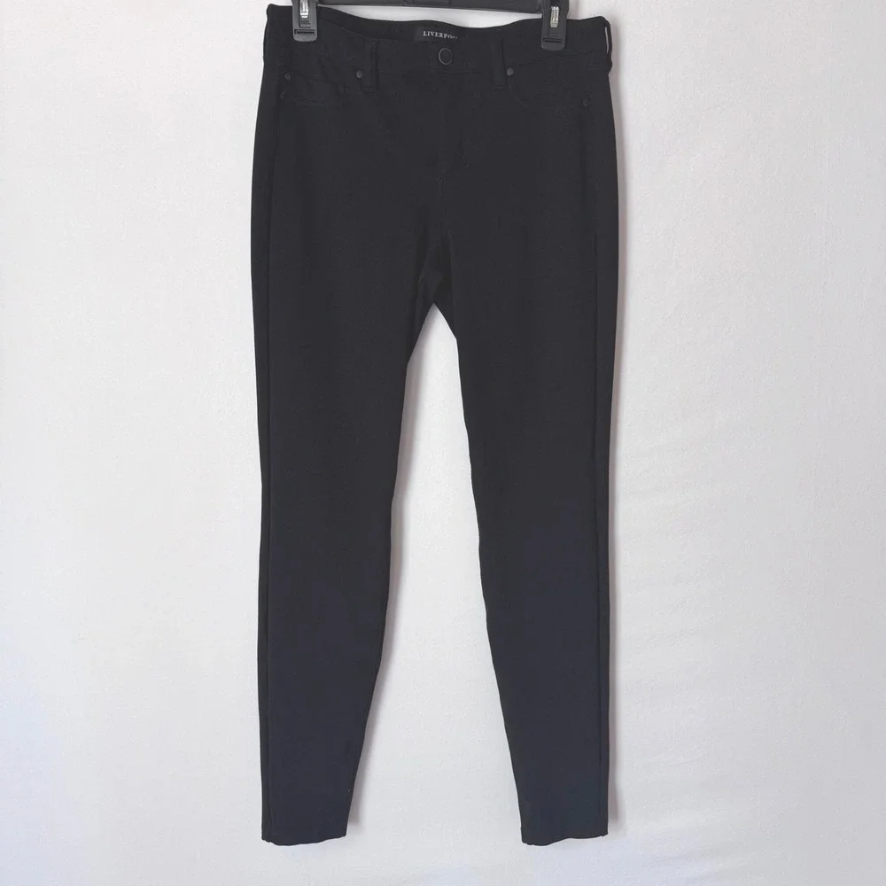 Liverpool Skinny Pants Women Size 8/29 Black Stretch Five Pocket Quiet Luxury
